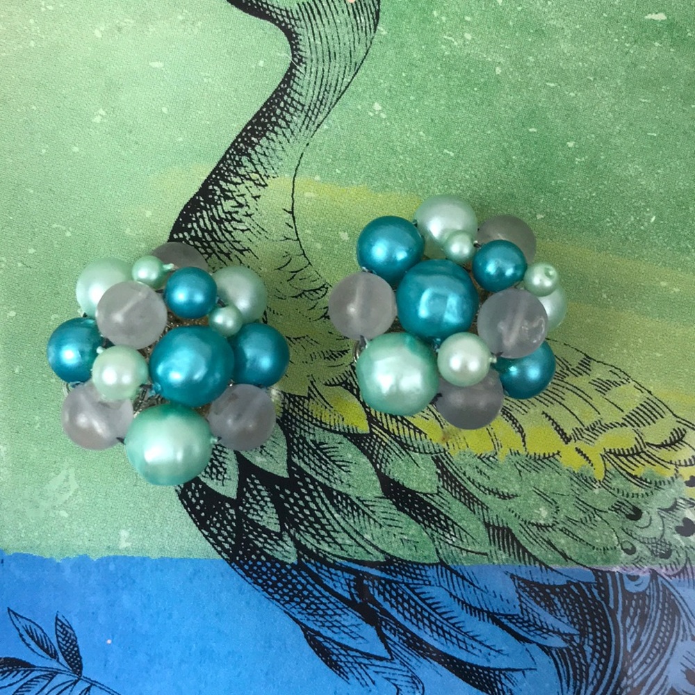 Vintage Clip On Earrings - Picture 9 of 9